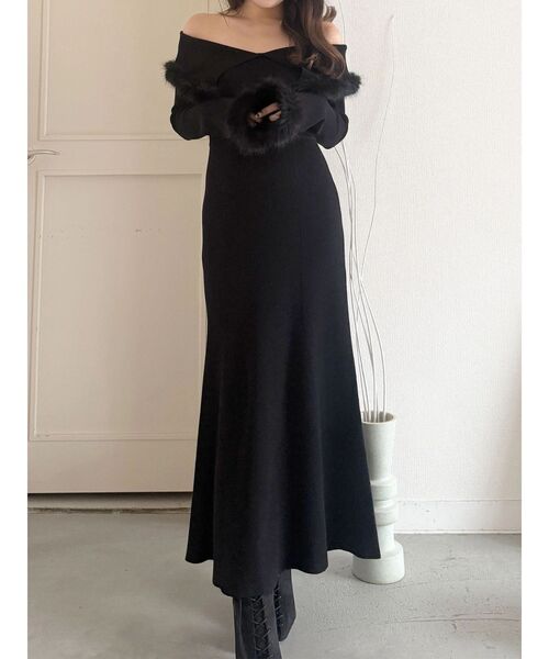 MERCURYDUO(マーキュリーデュオ)の「ファートリミングニットワンピース(ワンピース・レディース・ライトグレー/ベージュ/ブラック・MEDIUM/SMALL)」の2枚目の写真