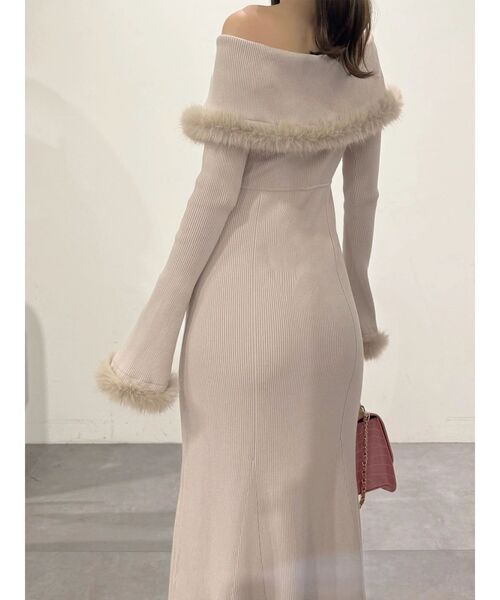 MERCURYDUO(マーキュリーデュオ)の「ファートリミングニットワンピース(ワンピース・レディース・ライトグレー/ベージュ/ブラック・MEDIUM/SMALL)」の8枚目の写真