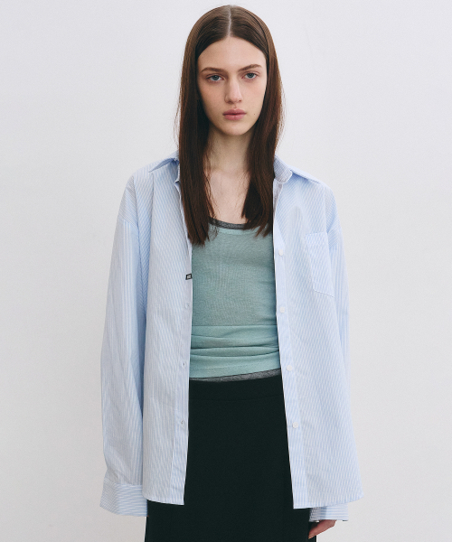 NICK&NICOLE(ニックアンドニコール)の「MINIMAL CLASSIC LABEL STRIPE SHIRT_SKY BLUE(シャツ/ブラウス・レディース・その他・FREE)」の3枚目の写真