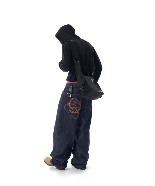 AAKAM(アーカム)の「Snake Printed Denim Pants (Dark Blue)(デニムパンツ・レディース・その他・1/2)」の13枚目の写真