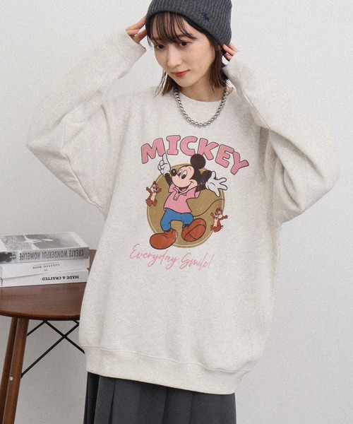 Disney(ディズニー)の「【Disney/ディズニー】裏起毛 ミッキーマウス ヴィンテージ アソートプリント トレーナー スウェット(スウェット・レディース・グレー系その他2/グレー系その他3/グレー系その他4/グレー系その他5/ブラック系その他4/ブラック系その他6/ブラック系その他2/グレー系その他/ブラック系その他/ブラック系その他3/ブラック系その他5/グレー系その他6・M/L/LL)」の9枚目の写真