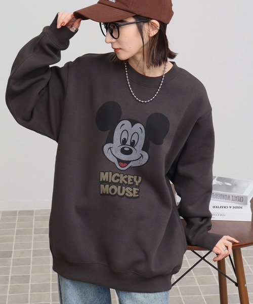 Disney（ディズニー）の「【Disney/ディズニー】裏起毛 ミッキーマウス ヴィンテージ アソートプリント トレーナー スウェット（スウェット・レディース・グレー系その他2/グレー系その他3/グレー系その他4/グレー系その他5/ブラック系その他4/ブラック系その他6/ブラック系その他2/グレー系その他/ブラック系その他/ブラック系その他3/ブラック系その他5/グレー系その他6・M/L/LL）」の20枚目の写真