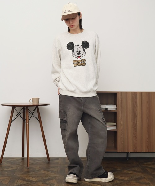 Disney(ディズニー)の「【Disney/ディズニー】裏起毛 ミッキーマウス ヴィンテージ アソートプリント トレーナー スウェット(スウェット・レディース・グレー系その他2/グレー系その他3/グレー系その他4/グレー系その他5/ブラック系その他4/ブラック系その他6/ブラック系その他2/グレー系その他/ブラック系その他/ブラック系その他3/ブラック系その他5/グレー系その他6・M/L/LL)」の18枚目の写真