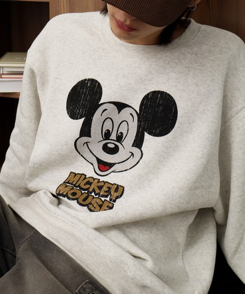 Disney(ディズニー)の「【Disney/ディズニー】裏起毛 ミッキーマウス ヴィンテージ アソートプリント トレーナー スウェット(スウェット・レディース・グレー系その他2/グレー系その他3/グレー系その他4/グレー系その他5/ブラック系その他4/ブラック系その他6/ブラック系その他2/グレー系その他/ブラック系その他/ブラック系その他3/ブラック系その他5/グレー系その他6・M/L/LL)」の19枚目の写真