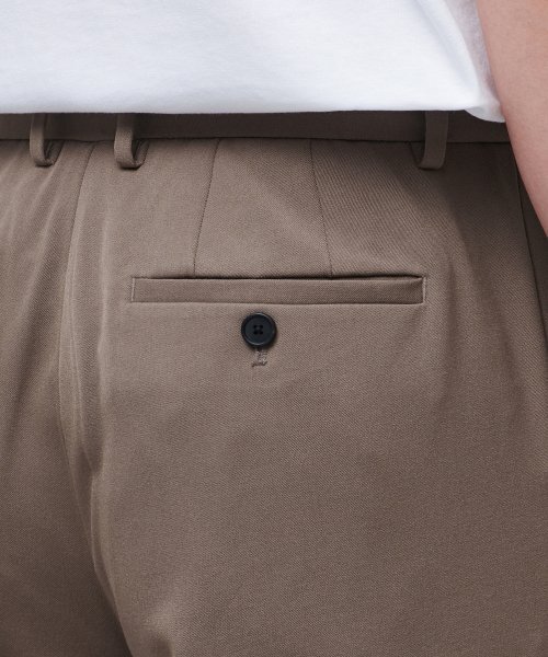 MUSINSA STANDARD（ムシンサスタンダード）の「リラックスしたテーパード隠しバンディングクロップドスラックス[ライトブラウン]（スラックス・メンズ・その他・40/38/42/26/27/28/29/36/34/32/30/31/33）」の8枚目の写真