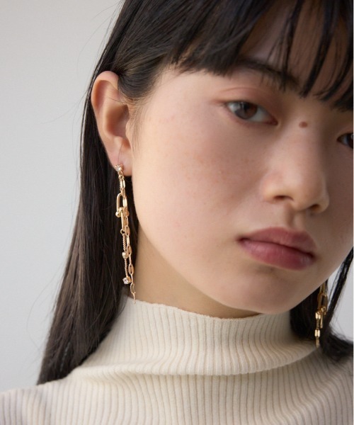 AZUL by moussy(アズールバイマウジー)の「Uチェーンスウィングピアス(ピアス(両耳用)・レディース・シルバー/ゴールド系その他・FREE)」の1枚目の写真