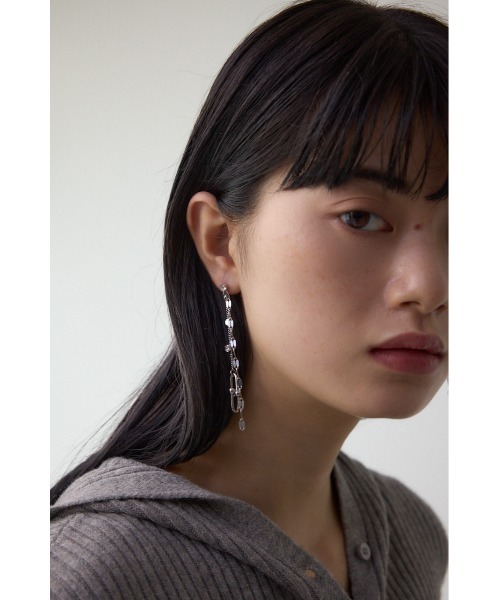 AZUL by moussy(アズールバイマウジー)の「Uチェーンスウィングピアス(ピアス(両耳用)・レディース・シルバー/ゴールド系その他・FREE)」の3枚目の写真