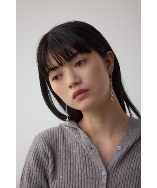AZUL by moussy(アズールバイマウジー)の「Uチェーンスウィングピアス(ピアス(両耳用)・レディース・シルバー/ゴールド系その他・FREE)」の4枚目の写真