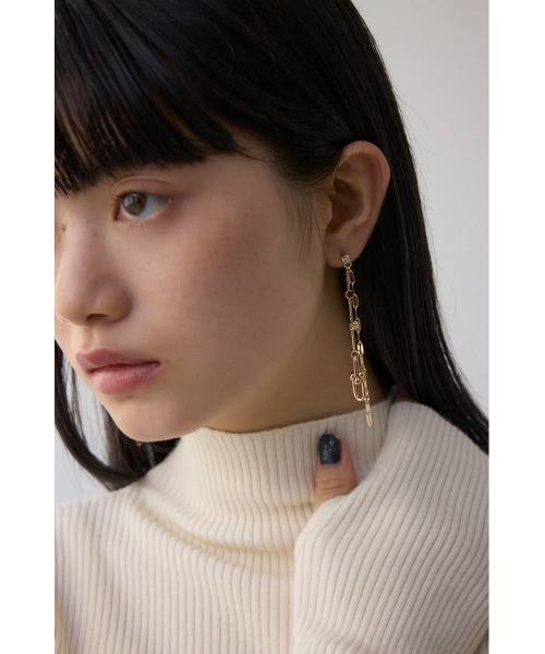 AZUL by moussy(アズールバイマウジー)の「Uチェーンスウィングピアス(ピアス(両耳用)・レディース・シルバー/ゴールド系その他・FREE)」の9枚目の写真