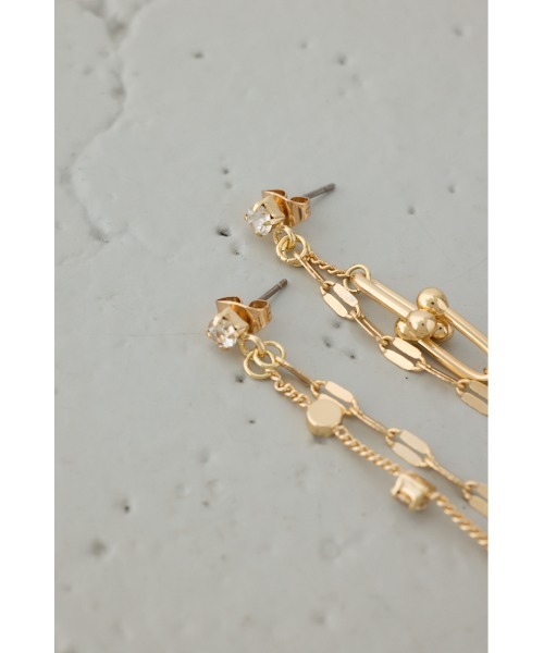 AZUL by moussy(アズールバイマウジー)の「Uチェーンスウィングピアス(ピアス(両耳用)・レディース・シルバー/ゴールド系その他・FREE)」の13枚目の写真
