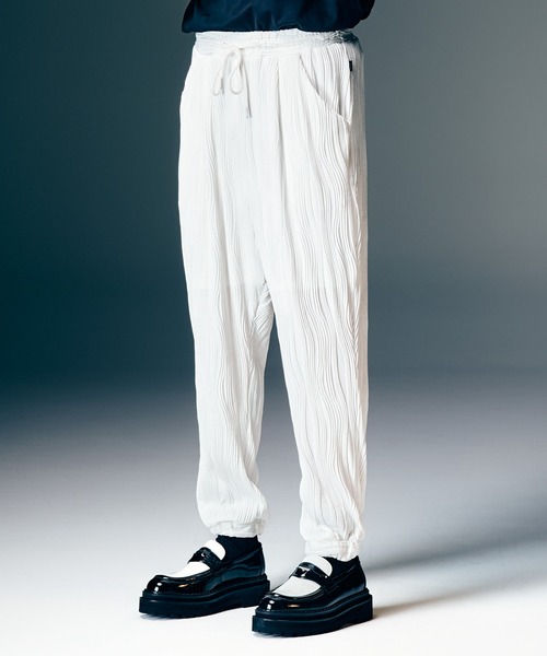 glamb（グラム）の「Willow Crepe Pants / ウィロークレープパンツ（その他パンツ・メンズ・ブラック/ホワイト・S/M/L）」の6枚目の写真