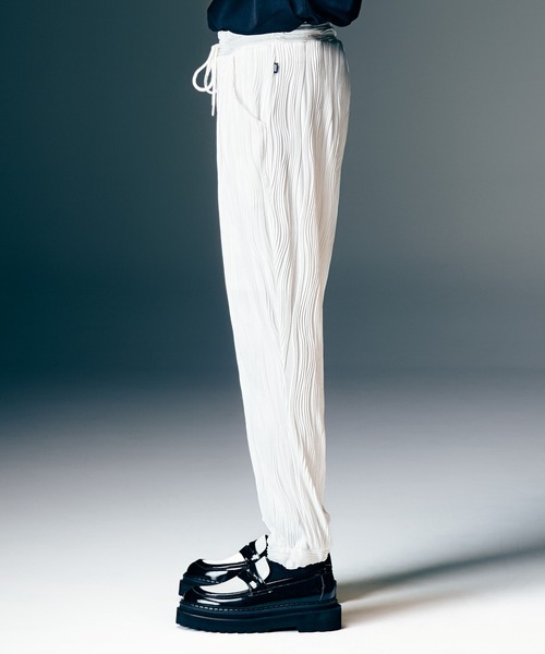 glamb（グラム）の「Willow Crepe Pants / ウィロークレープパンツ（その他パンツ・メンズ・ブラック/ホワイト・S/M/L）」の7枚目の写真