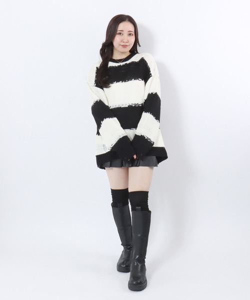 Salong hameu(サロン ハミュー)の「ダメージボーダーニットセーター メンズ レディース ユニセックス(ニット/セーター・メンズ・レッド/チャコールグレー×ブラック/ホワイト×ブラック・M/L)」の22枚目の写真