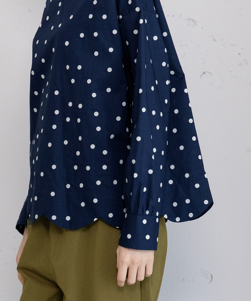 POU DOU DOU（プードゥドゥ）の「2way裾スカラップ長袖ブラウス（シャツ/ブラウス・レディース・オフホワイト/ネイビー/スミクロ/モカ・M）」の13枚目の写真