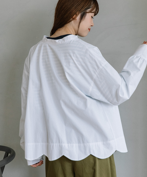 POU DOU DOU（プードゥドゥ）の「2way裾スカラップ長袖ブラウス（シャツ/ブラウス・レディース・オフホワイト/ネイビー/スミクロ/モカ・M）」の6枚目の写真