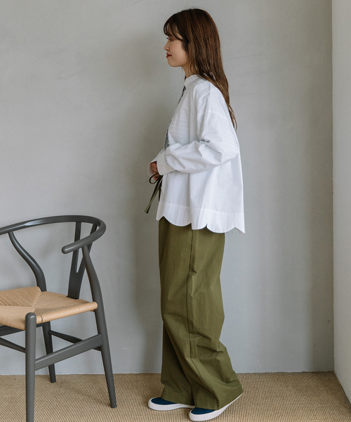 POU DOU DOU（プードゥドゥ）の「2way裾スカラップ長袖ブラウス（シャツ/ブラウス・レディース・オフホワイト/ネイビー/スミクロ/モカ・M）」の8枚目の写真