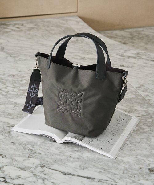 russet(ラシット)の「コーデュラナイロン2WAYミニトートバッグ(トートバッグ・レディース・ブラック/グレー/グレイッシュベージュ・FREE)」の1枚目の写真