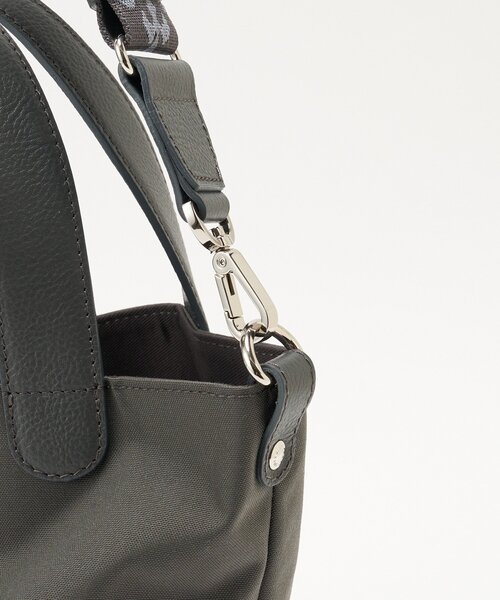 russet（ラシット）の「コーデュラナイロン2WAYタウントートバッグ（トートバッグ・レディース・ブラック/グレイッシュベージュ/グレー/ダークブラウン・FREE）」の6枚目の写真