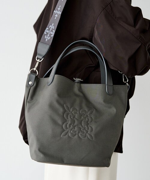 russet(ラシット)の「コーデュラナイロン2WAYミニトートバッグ(トートバッグ・レディース・ブラック/グレー/グレイッシュベージュ・FREE)」の5枚目の写真