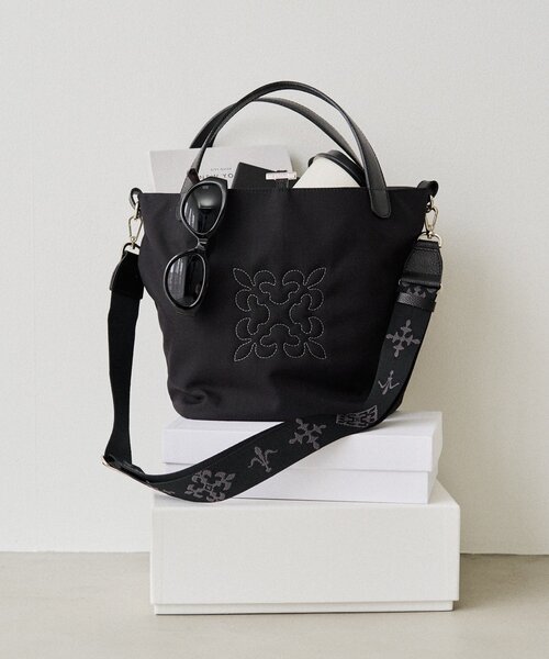 russet(ラシット)の「【撥水】2WAYタウントートバッグ <ナイロン>(トートバッグ・レディース・ブラック/グレイッシュベージュ/グレー/ダークブラウン/ブルー/マスタード・FREE)」の9枚目の写真