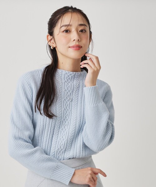 COUP DE CHANCE（クードシャンス）の「【手洗い可／日本製】ケーブルデザインのニットトップス（ニット/セーター・レディース・ブラウン系/サックスブルー/オフホワイト/パープル/ライトグレー・34/38）」の4枚目の写真