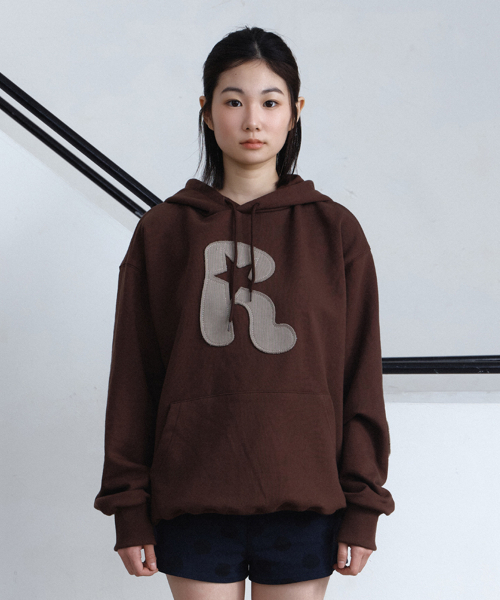 PARAKEET(パラキート)の「アプリケニーパッチフードパーカー(ダークブラウン)(パーカー・レディース・ブラウン・MEDIUM/LARGE)」の1枚目の写真