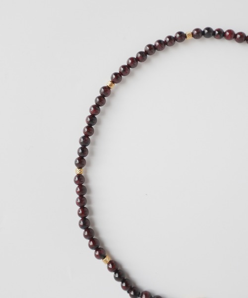 TUWAKRIM（トゥワクリム）の「【TUWAKRIM】マーブルガーネットネックレス（ネックレス・レディース・ゴールド・MEDIUM）」の2枚目の写真
