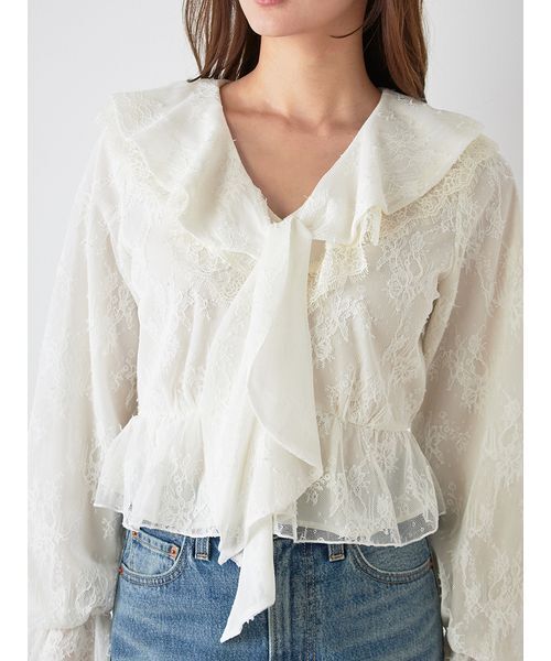 SNIDEL（スナイデル）の「Sustainableバリエーションフリルブラウス（シャツ/ブラウス・レディース・シルバー/アイボリー/ホワイト・F）」の9枚目の写真