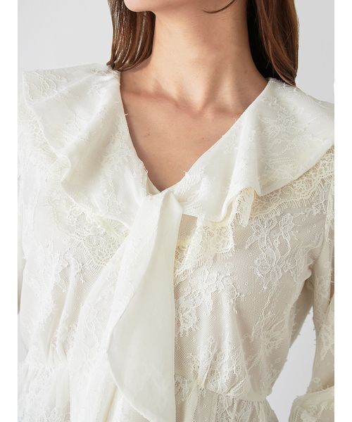 SNIDEL（スナイデル）の「Sustainableバリエーションフリルブラウス（シャツ/ブラウス・レディース・シルバー/アイボリー/ホワイト・F）」の10枚目の写真