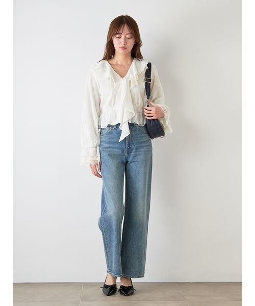 SNIDEL（スナイデル）の「Sustainableバリエーションフリルブラウス（シャツ/ブラウス・レディース・シルバー/アイボリー/ホワイト・F）」の16枚目の写真