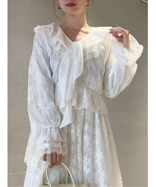 SNIDEL（スナイデル）の「Sustainableバリエーションフリルブラウス（シャツ/ブラウス・レディース・シルバー/アイボリー/ホワイト・F）」の2枚目の写真