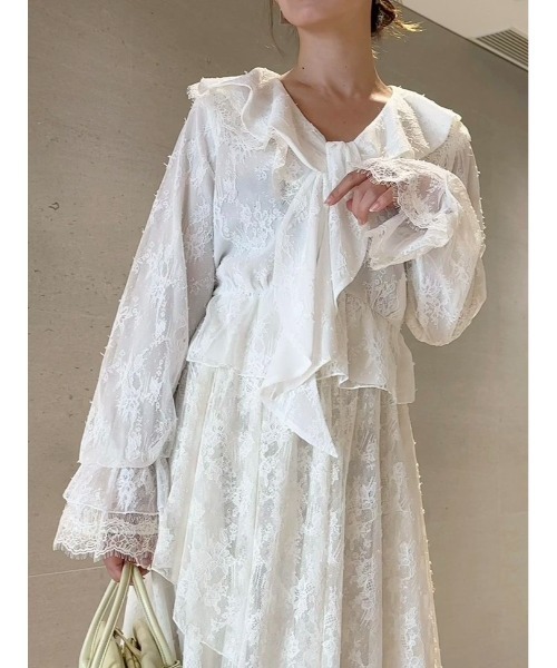 SNIDEL（スナイデル）の「Sustainableバリエーションフリルブラウス（シャツ/ブラウス・レディース・シルバー/アイボリー/ホワイト・F）」の4枚目の写真