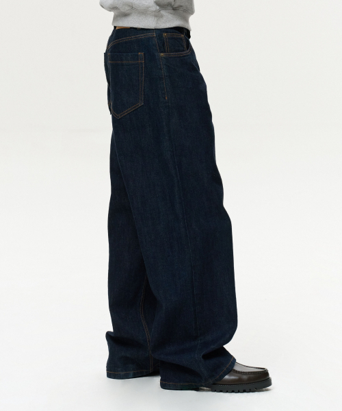 ERA(エラ)の「MEN ERA WIDE FIT DENIM PANTS - INDIGO BLUE(デニムパンツ・メンズ・ダークブルー・MEDIUM/LARGE)」の2枚目の写真