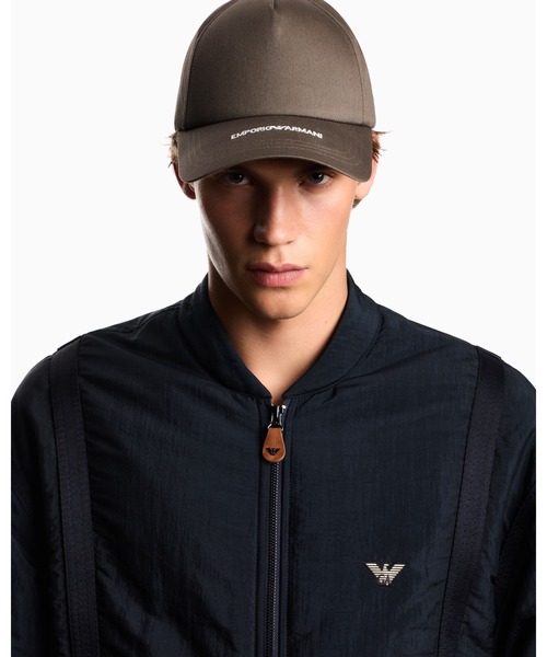 EMPORIO ARMANI(エンポリオアルマーニ)の「<オンライン限定>【エンポリオ アルマーニ】ベースボールキャップ キャンバス 刺繍ロゴ(キャップ・メンズ・ブラウン/ネイビー・FREE)」の5枚目の写真