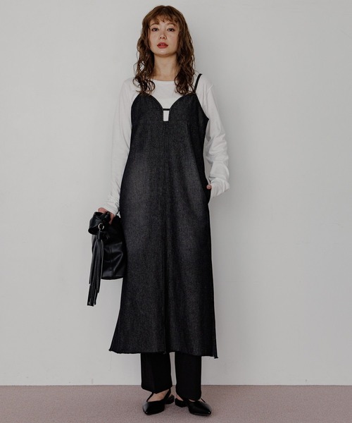BAYFLOW（ベイフロー）の「[WEB限定]デニムキャミワンピース（ワンピース・レディース・ブラック/インディゴブルー・SMALL/MEDIUM）」の2枚目の写真