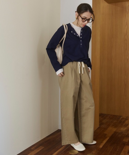 ANGIE（アンジー）の「【丈が選べる】ツイルイージーパンツ（チノパンツ・レディース・ライトベージュ/ブラック/ベージュ・MT/MEDIUM）」の2枚目の写真