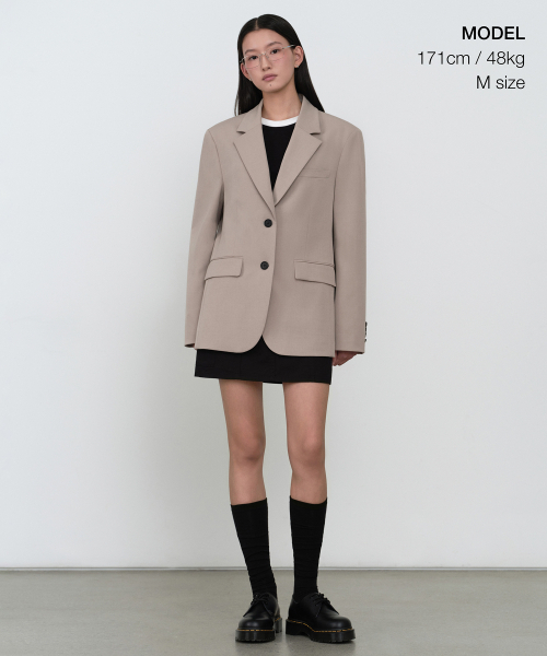 MUSINSA STANDARD WOMAN（ムシンサスタンダードウーマン）の「ウィメンズオーバーサイズブレザー[ライトベージュ]（テーラードジャケット・レディース・その他・SMALL/MEDIUM/LARGE/X-SMALL）」の2枚目の写真
