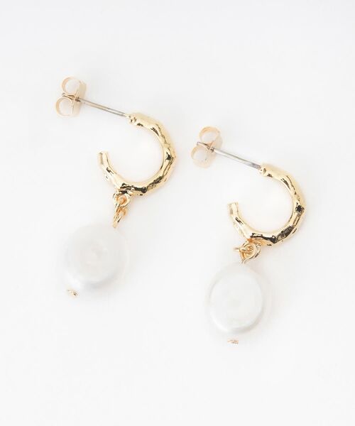 LANVIN en Bleu（ランバンオンブルー）の「淡水バロックパールピアス（ピアス（両耳用）・レディース・オフホワイト・FREE）」の2枚目の写真