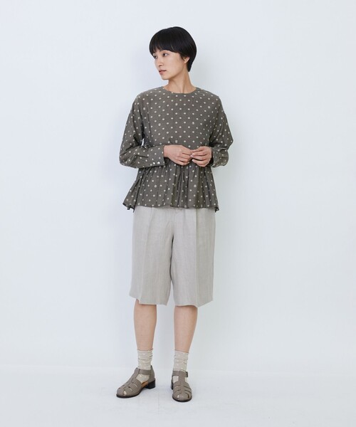 LOISIR（ロワズィール）の「オリジナル柄カットジャカードペプラムブラウス（シャツ/ブラウス・レディース・ブラック系その他/ベージュ系その他・FREE）」の4枚目の写真