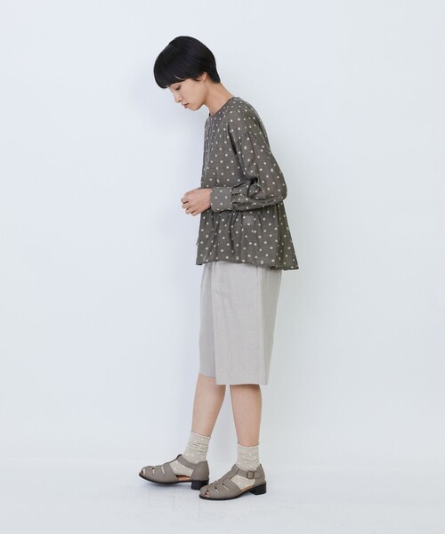 LOISIR（ロワズィール）の「オリジナル柄カットジャカードペプラムブラウス（シャツ/ブラウス・レディース・ブラック系その他/ベージュ系その他・FREE）」の5枚目の写真