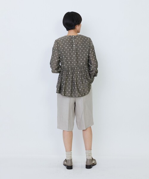 LOISIR（ロワズィール）の「オリジナル柄カットジャカードペプラムブラウス（シャツ/ブラウス・レディース・ブラック系その他/ベージュ系その他・FREE）」の6枚目の写真