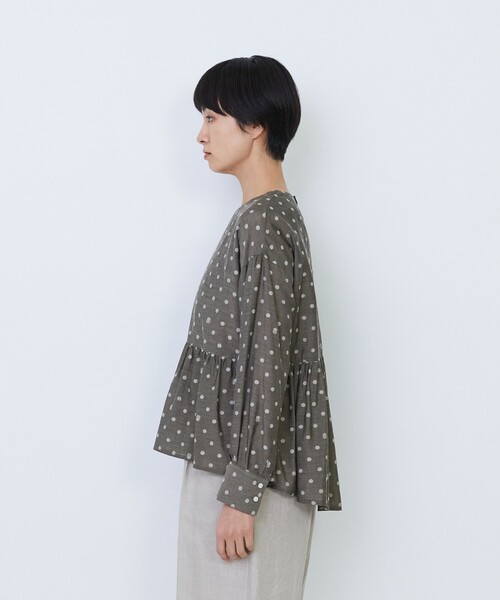 LOISIR（ロワズィール）の「オリジナル柄カットジャカードペプラムブラウス（シャツ/ブラウス・レディース・ブラック系その他/ベージュ系その他・FREE）」の8枚目の写真