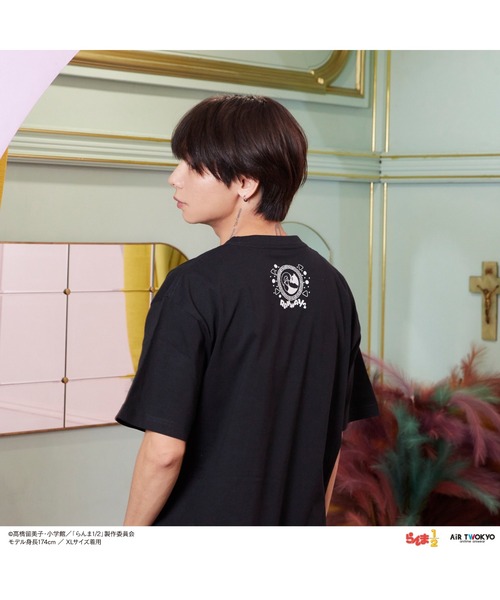 AIR TWOKYO（エアトゥーキョー）の「TVアニメ「らんま1/2」第1弾 ネオン中華Tシャツ 5（玄馬（パンダ)）（Tシャツ/カットソー・レディース・ブラック・XX-LARGE/X-LARGE/LARGE/MEDIUM/SMALL）」の2枚目の写真