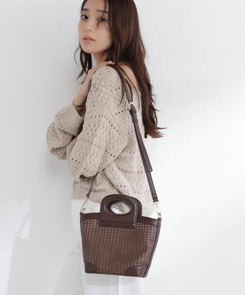 NATURAL BEAUTY BASIC(ナチュラルビューティーベーシック)の「【Oggi.jp掲載】パンチングメッシュミニバスケットバッグ(ショルダーバッグ・レディース・ダークブラウン/ブラック/オフホワイト・フリ-)」の3枚目の写真