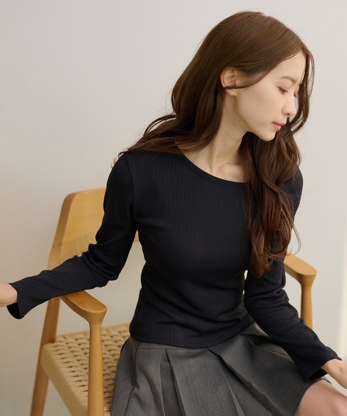 DAYRA（デイラ）の「アシンメトリー ネック ランダム プリーツ トップス（Tシャツ/カットソー・レディース・チャコールグレー・S/FREE）」の5枚目の写真