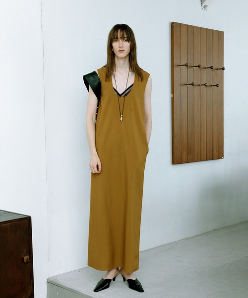 ADAM ET ROPE'(アダムエロペ)の「【EMOELLE】Uネックドレス(ワンピース・レディース・ブラック/キャメル・38/36)」の2枚目の写真