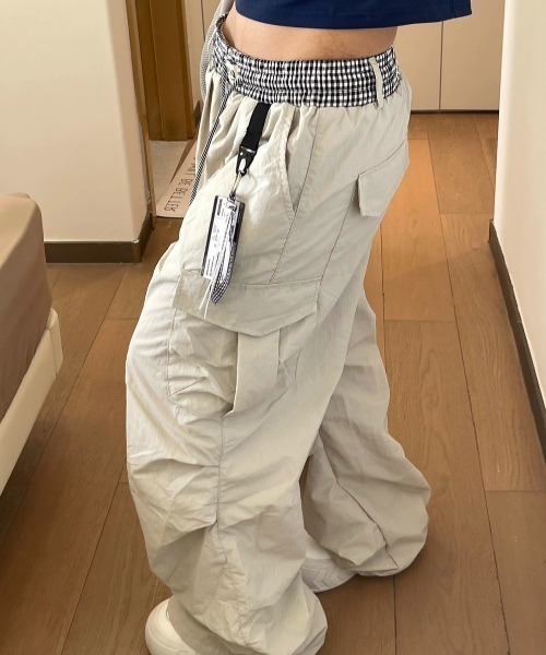 VIBGYOR（ヴィブジョー）の「【LAMPOON】レイヤードウエストカーゴパンツ（カーゴパンツ・レディース・ブラック/ベージュ・MEDIUM/LARGE/SMALL）」の5枚目の写真