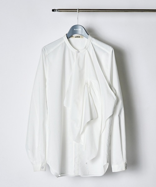 RUMCHE(ラムシェ)の「Tuck Chief Band Collar Shirt / タックチーフバンドカラーシャツ(シャツ/ブラウス・レディース・ホワイト/サックスブルー・FREE)」の2枚目の写真