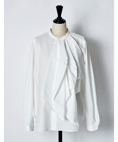 RUMCHE(ラムシェ)の「Tuck Chief Band Collar Shirt / タックチーフバンドカラーシャツ(シャツ/ブラウス・レディース・ホワイト/サックスブルー・FREE)」の11枚目の写真