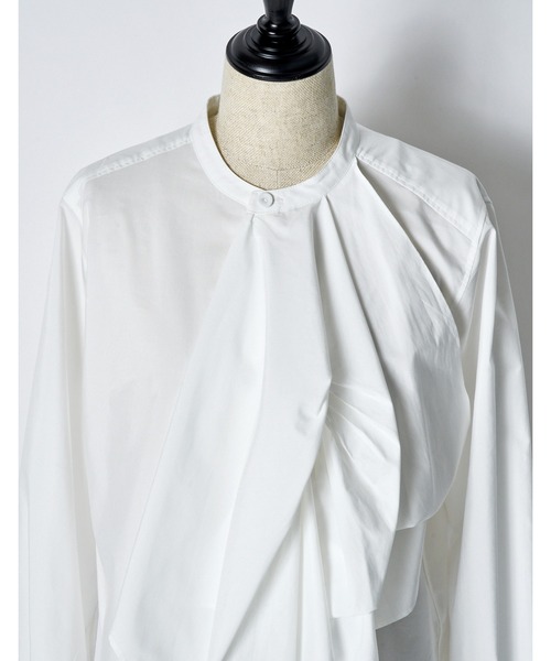 RUMCHE(ラムシェ)の「Tuck Chief Band Collar Shirt / タックチーフバンドカラーシャツ(シャツ/ブラウス・レディース・ホワイト/サックスブルー・FREE)」の8枚目の写真